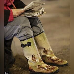 Smoky Running Horses Boot